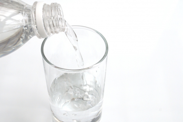 デュファストン中の体重対策①むくみ対策として“水をしっかり飲む”